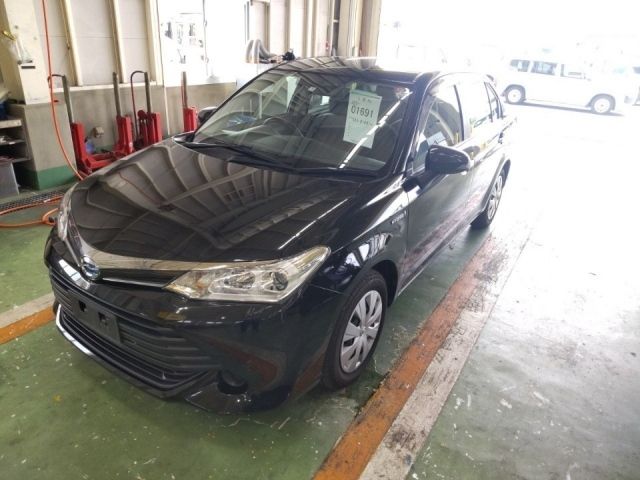 1691 Toyota Corolla axio NKE165 2015 г. (LUM Fukuoka Nyusatsu)